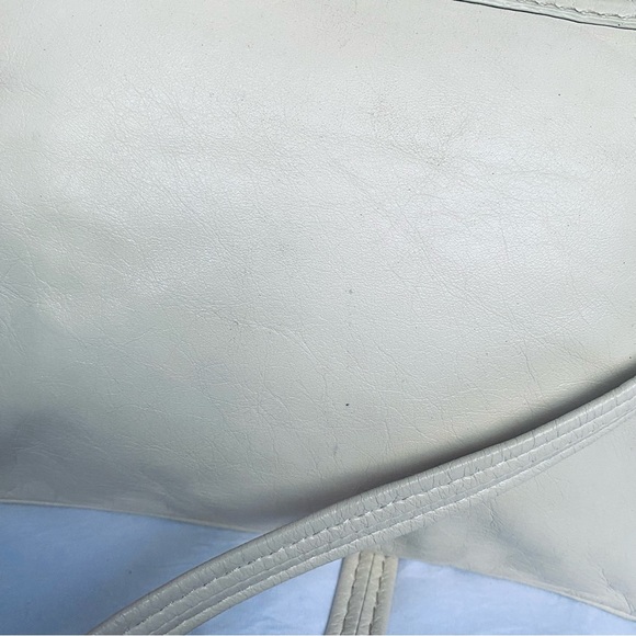 Marc By Marc Jacobs Crossbody Cream Leather Purse Pockets Turnlock Brass - Picture 7 of 15